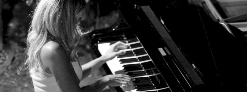 lezione di pianoforte e analisi musicale e breve concerto privato